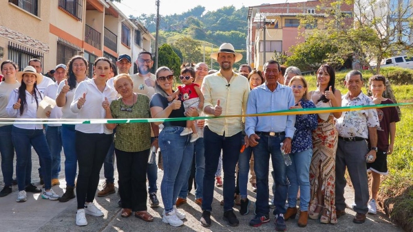 ENTREGA OBRA BARRIO LA MARÍA CALLE 17A